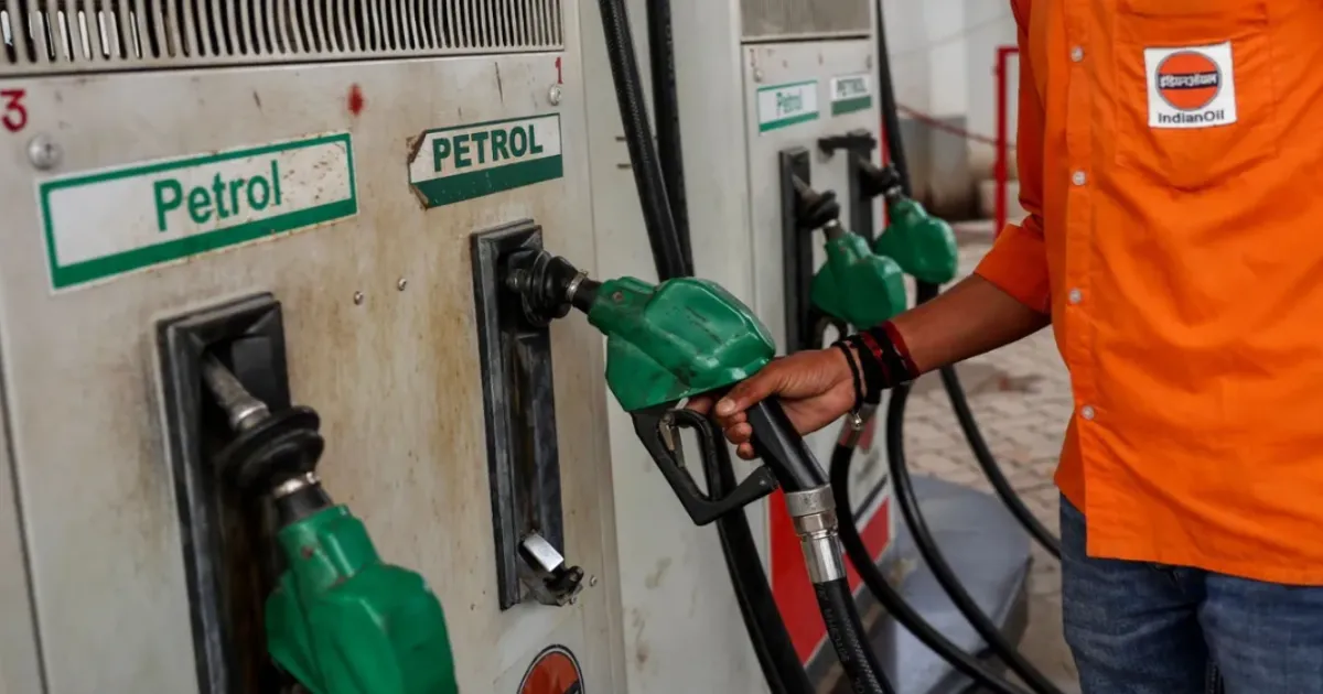 Petrol Diesel Price Hike: விடிந்ததுமே ஷாக்...!! - இடியாய் இறங்கிய பெட்ரோல், டீசல் விலை உயர்வு... 10 நாட்களில் 3வது முறையாக உயர்வு...!
