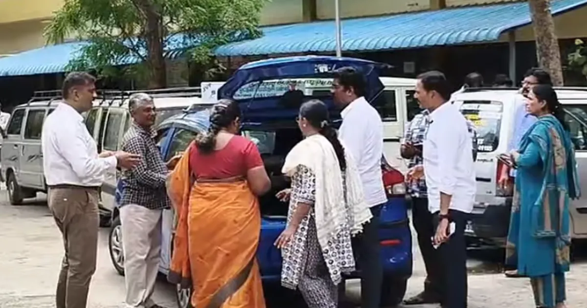 கட்டுக்கட்டாய் பணம்... ஆர்.டி.ஓ. அலுவலகங்களில் கையும் களவுமாக சிக்கிய ஊழியர்கள்... அதிகாரிகளையே ஷாக் ஆக்கிய புது டெக்னிக்...!