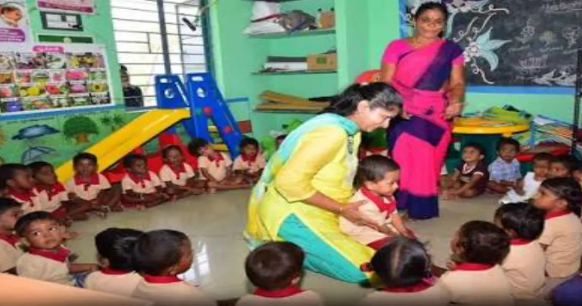 ராயல் சல்யூட்... அங்கன்வாடி மையத்தில் ஆட்சியர் குழந்தை... ஷரண்யா அறிக்கு குவியும் பாராட்டுகள்...!