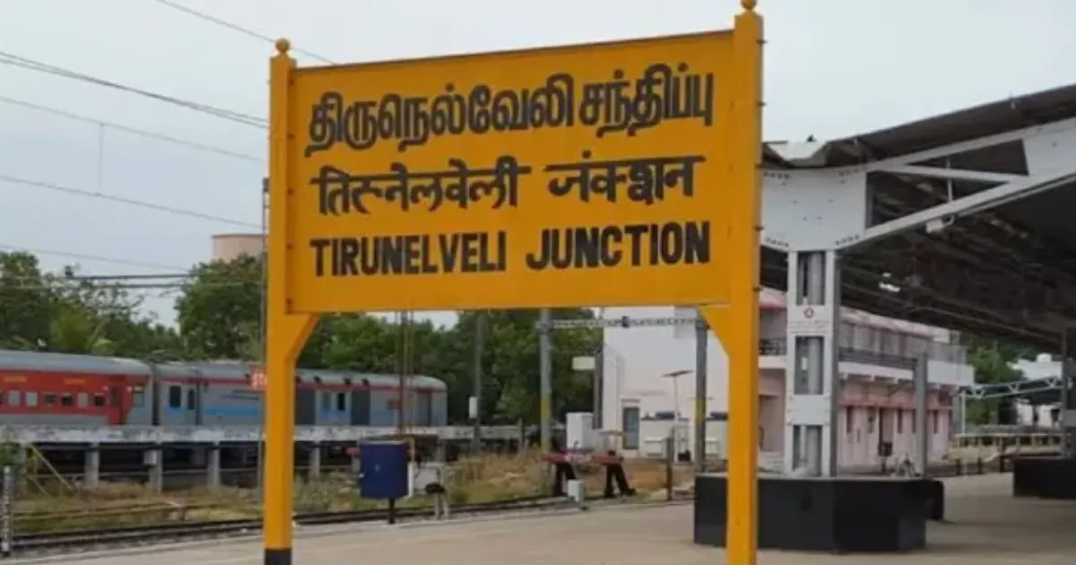 பள்ளியில் தலைதூக்கும் சாதிய மோதல்... சாதி பெயரை சொல்லி திட்டி +2 மாணவனை கட்டையால் தாக்கிய சக மாணவர்...!
