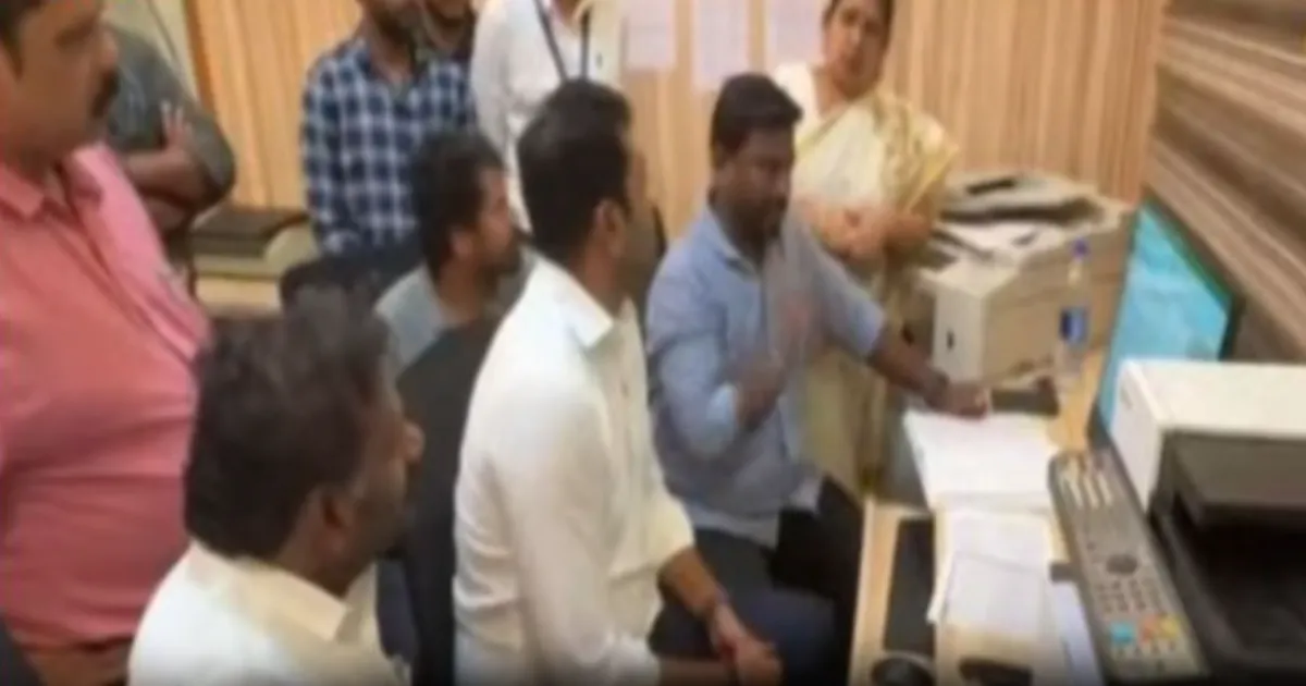 டெல்லி சென்றடைந்தது தமிழக அமைச்சர்கள் குழு... இன்று வெளியாகும் முக்கிய அறிவிப்பு...!