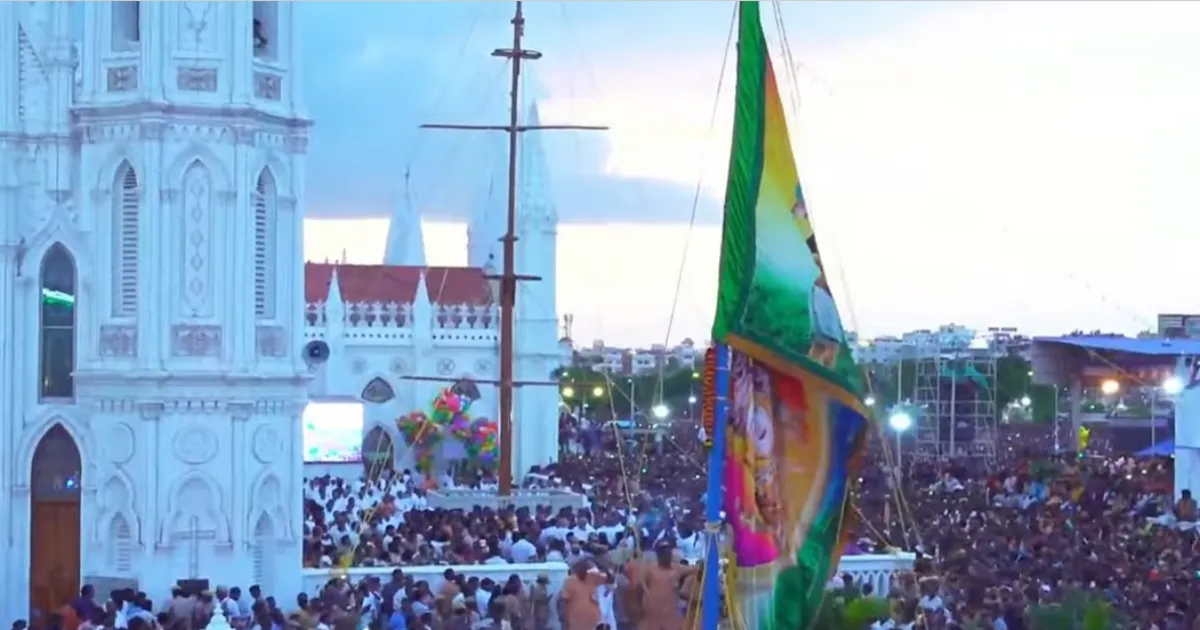 விண்ணை முட்டிய 