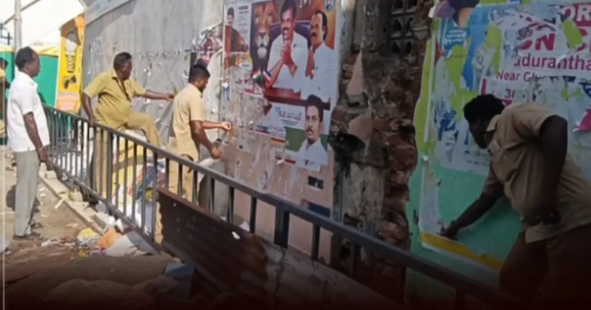 அகற்றப்படாத அரசியல் போஸ்டர்கள்... தாராபுரத்தில் தேர்தல் விதிமுறைகள் அமலுக்கு வந்தும் அலட்சியம்...!