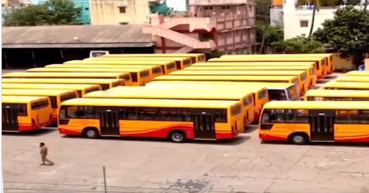 ஊரான் வீட்டு நெய்யில் மணமணக்க ஸ்வீட்... அரசு பேருந்துகளுக்கு தவெக கொடி வண்ணம் பூசப்பட்டதால் சர்ச்சை...!