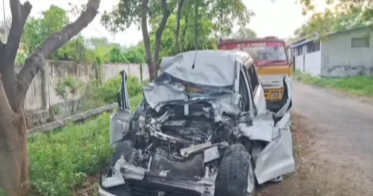 #BREAKING விடிந்ததுமே பயங்கரம்... ஆம்னி பேருந்து மீது அதிவேகமாக மோதிய கார்... 3 பேர் உடல் நசுங்கி பலி... 4 பேரின் நிலை என்ன?
