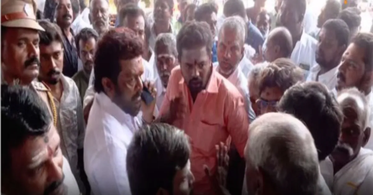 திருப்பரங்குன்றம் மலை மீது உச்சக்கட்ட பதற்றம்... குவிக்கப்பட்டது போலீஸ் படை... இந்து பக்தர்கள் ஆவேசம்...!