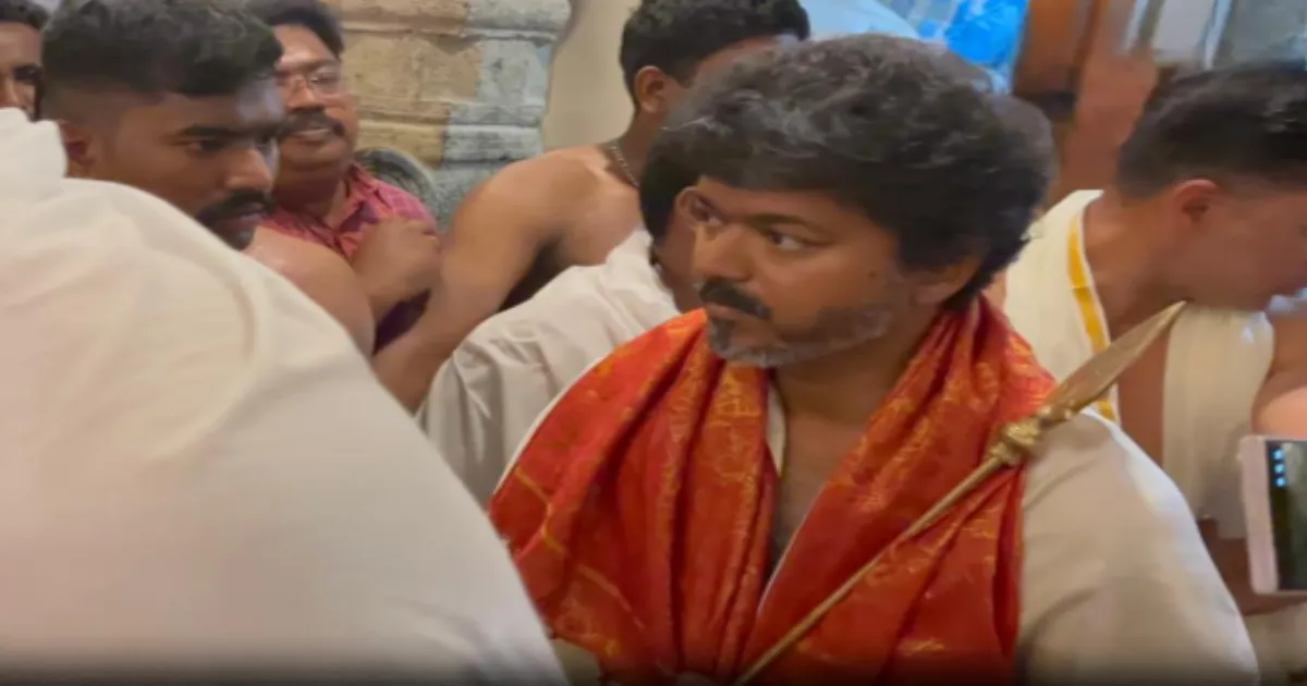 பட்டு வேஷ்டி சட்டையில் நள்ளிரவில் மதுரை வந்த விஜய்... அதிகாலையில் திருச்செந்தூர் முருகன் கோயிலில் வழிபாடு...! 
