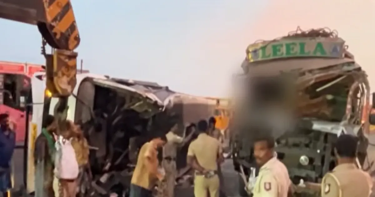 விடிந்ததுமே ஷாக்...!! - அரசு பஸ் மீது அடுத்தடுத்து பயங்கரமாக மோதிய 2 லாரிகள் - 40 பயணிகளின் நிலை என்ன?