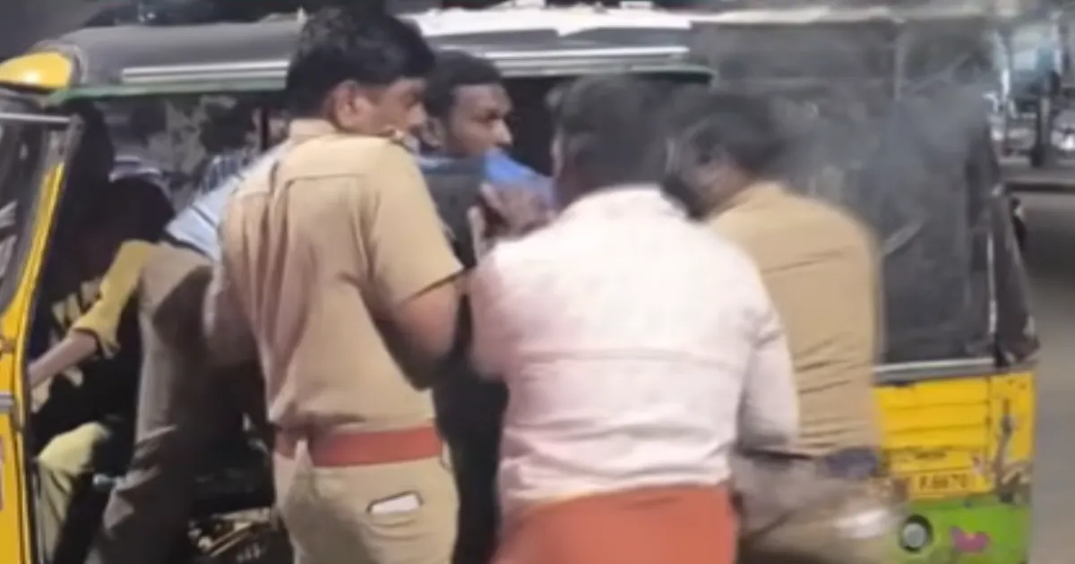 நைட் 10 மணிக்கு மேல போலீஸ் பண்ற காரியமா இது?... குண்டுக்கட்டாய் தூக்கி கைது செய்த சக காவலர்கள்...!