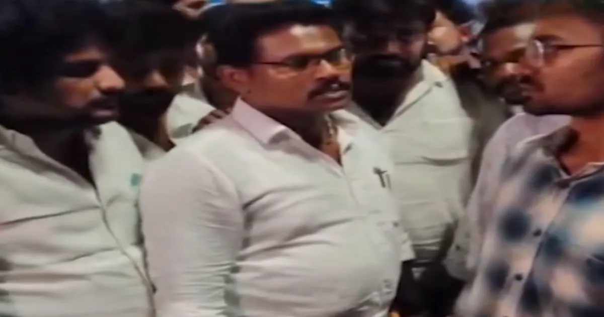 எல்லாம் ரீல்ஸ் வெறி... ‘மாஸ்’ காட்ட மைக் பிடித்த துணை சபாநாயகர் ... மக்கள் மத்தியில் அதிகாரிக்கு ‘அலப்பறை’...!