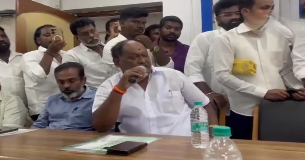 புஸ்ஸான புஸ்ஸி ஆனந்த் உத்தரவு... தலைமைக்கே டப் கொடுக்கும் தவெக நிர்வாகிகள்... வைரலாகும் ஷாக்கிங் வீடியோ...! 