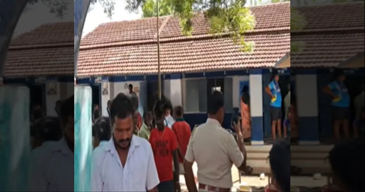 பள்ளி திறந்த முதல் நாளே பயங்கரம்... திருவண்ணாமலையில் நடந்த அதிர்ச்சி சம்பவம்... அலறியடித்துக்கொண்டு ஓடிய மாணவர்கள்...!