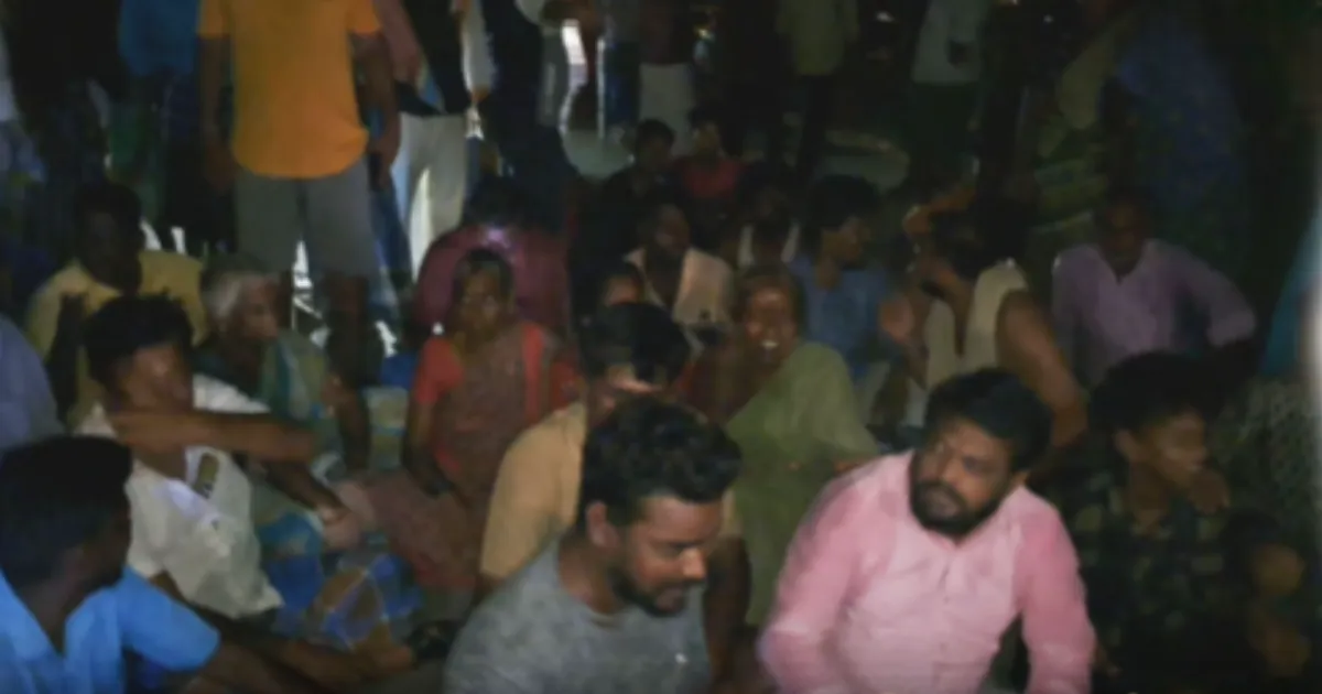 இதுக்கு ஒரு என்டே இல்லையா?... பிள்ளை குட்டிகளுடன்  நடுரோட்டுக்கு வந்த மக்கள்... தினமும் இரவில் நடக்கும் அவலம்
