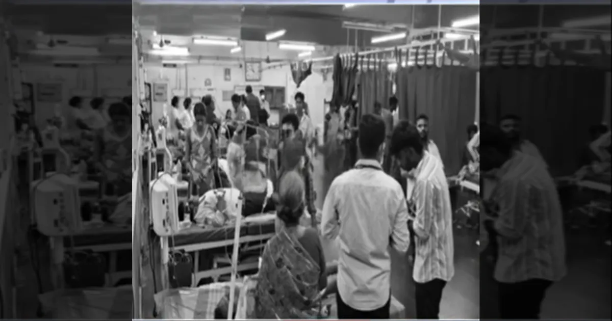 கோவில் திருவிழாவில் நடக்கக்கூடாத விபரீதம்... துடிதுடித்து ஓடிய பக்தர்கள்... 18 பேருக்கு ஏற்பட்ட பரிதாபம்...!