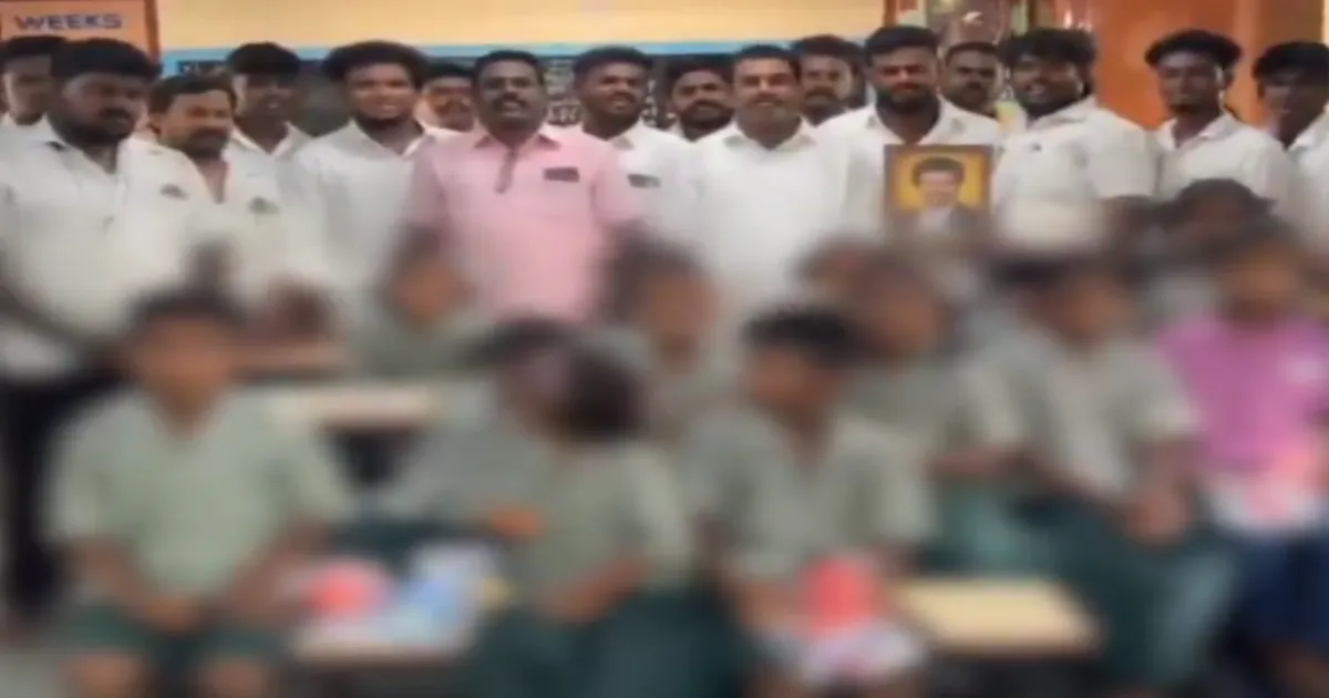 விஜயெல்லாம் ஒரு பொருட்டே கிடையாது... தளபதி இமேஜை தவிடுபொடியாக்கும் தவெக நிர்வாகிகள்... அரசு பள்ளிக்குள் நுழைந்து அட்ராசிட்டி...!