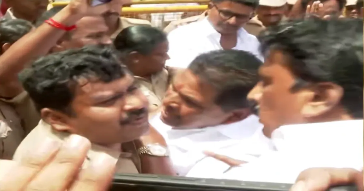 “அனிதா மேல கைவச்ச வேலை காலியாகிடும்...” - போலீஸ் Vs திமுகவினரிடையே தள்ளுமுள்ளு... உச்சக்கட்ட பரபரப்பு....!