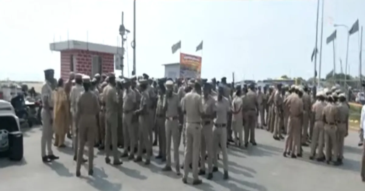 சென்னையில் உச்சக்கட்ட பதற்றம்... ஒரே இடத்தில் குவிக்கப்பட்ட போலீஸ் படை - என்ன காரணம்...?