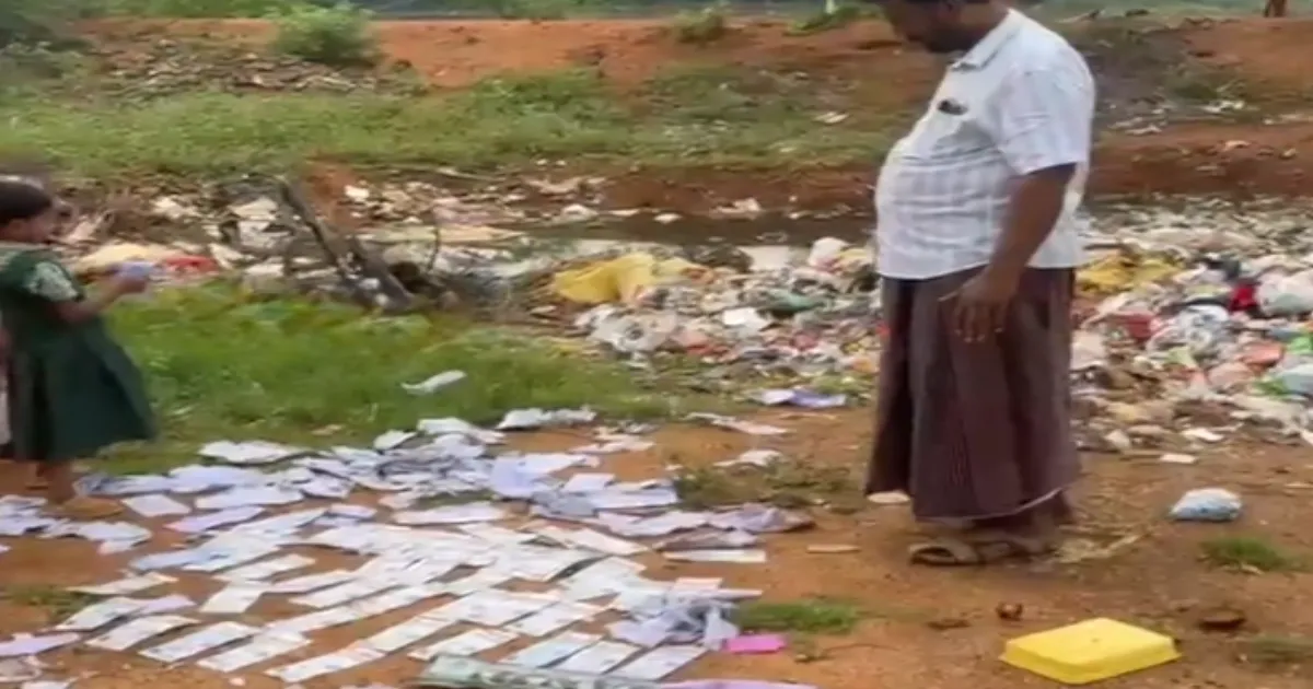 குப்பையில் கிடந்த 300+ ஆதார் அட்டைகள்... திடுக்கிட்டுப் போன திருப்பூர் மக்கள்... நடந்தது என்ன?