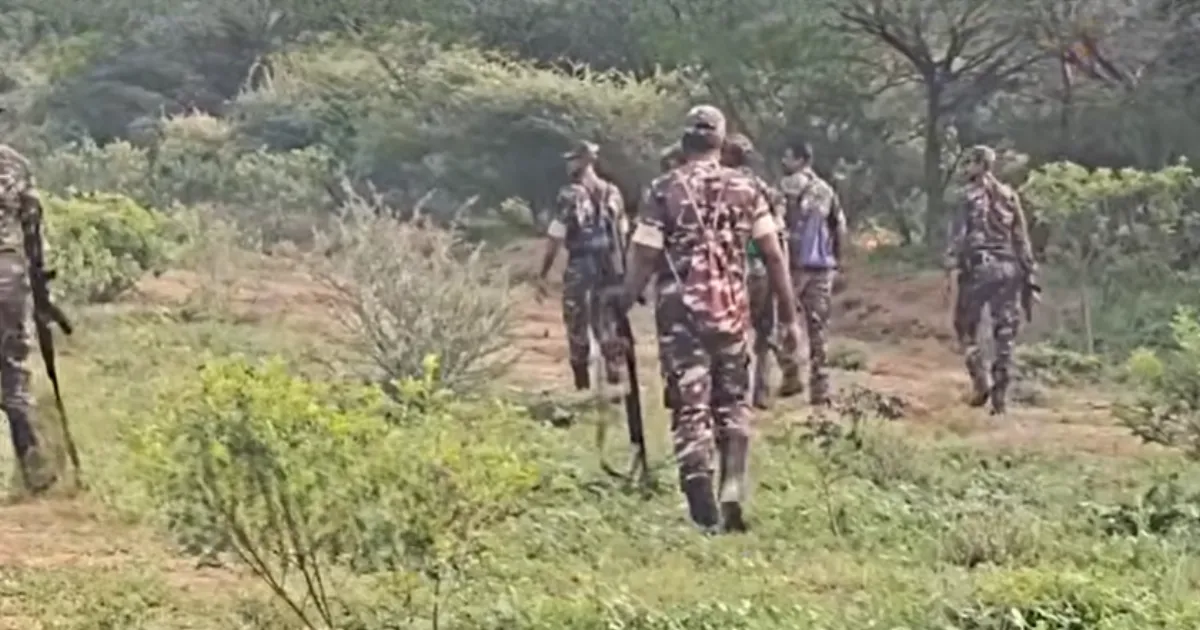 தமிழகத்தையே உலுக்கிய ‘ஜெயில் பிரேக்’... 4 கைதிகள் எங்கே?... கையில் துப்பாக்கியுடன் களமிறங்கிய  போலீஸ் படை...!