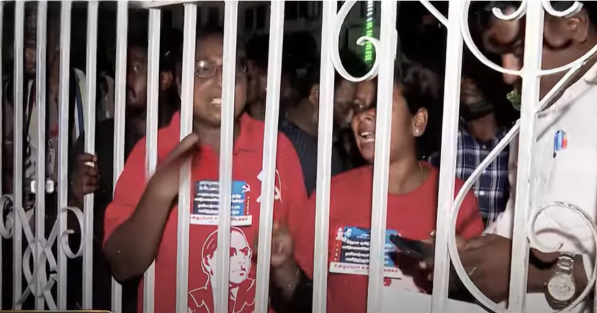 “பாத்ரூம் கூட விட மாட்றீங்க..” கொதித்தெழும் தூய்மை பணியாளர்கள் - அடைத்து வைத்து சித்திரவதையா?