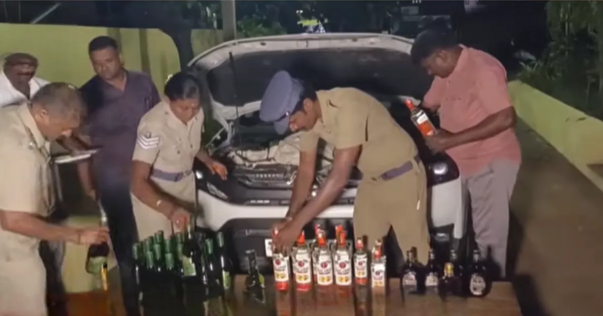 சப்பா...!! இப்பவே கண்ணக் கட்டுதே... கார் இன்ஜினை திறந்து பார்த்த பறக்கும் படைக்கு ஷாக்...!