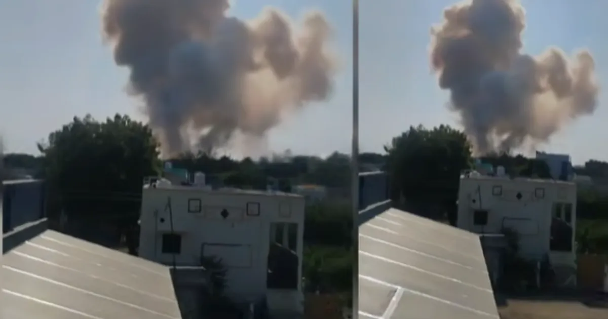 பட்டாசு ஆலையில் பயங்கர வெடி விபத்து... உடல் சிதறி இறந்த உயிர்... 2 பெண்களுக்கு ஏற்பட்ட பரிதாபம்...!