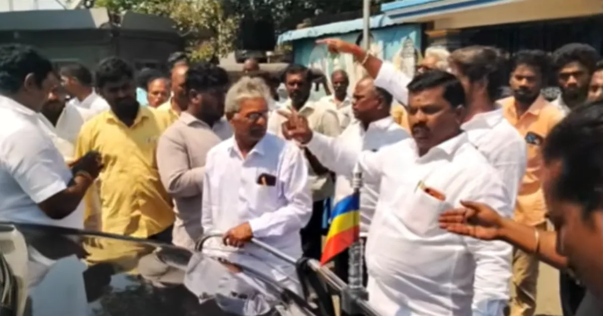 “ஏய் கொடிய கழட்டு...”... ராமதாஸ் ஆதரவாளரை மிரட்டிய அன்புமணி ஆதரவாளர்கள்..!!