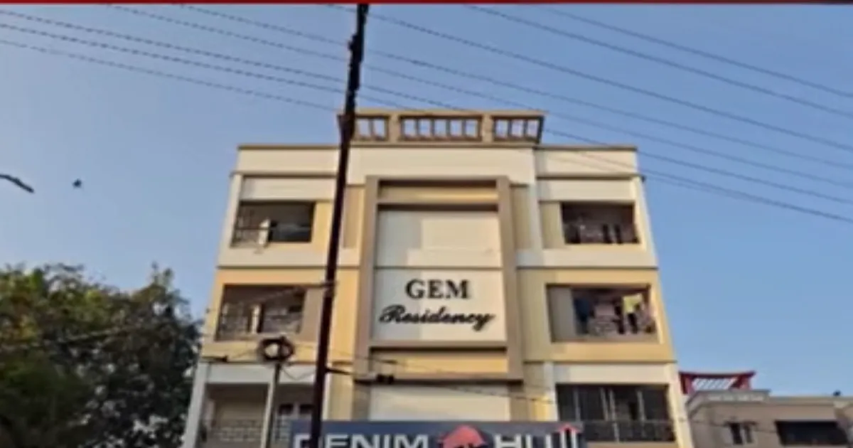 #BREAKING கோடி கோடியாய் பணம் பதுக்கல்?... மின்னல் வேகத்தில் களமிறங்கிய பறக்கும் படை... நெல்லையில் பரபரப்பு...!