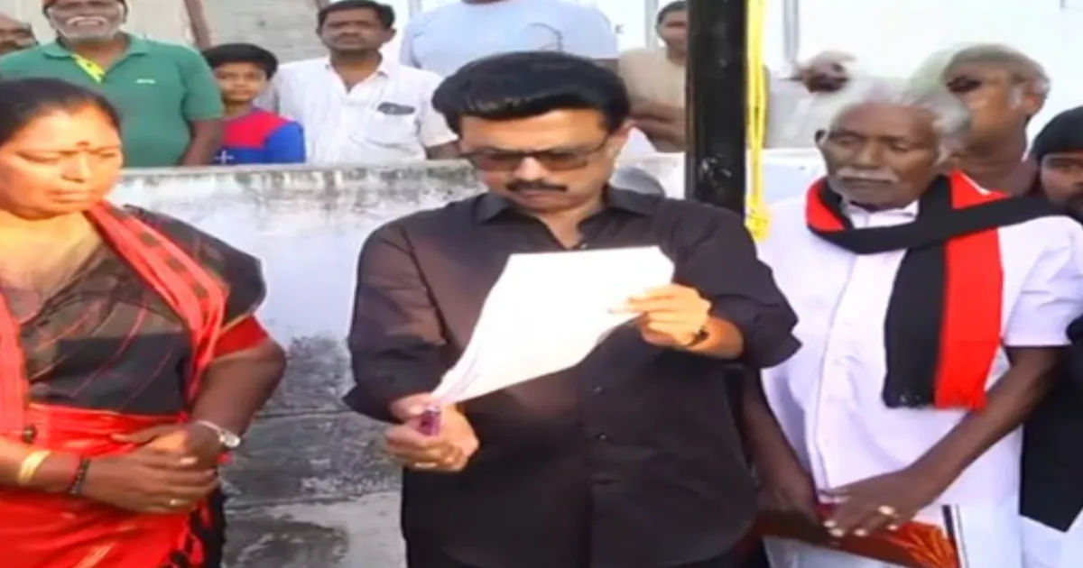 டெல்லிக்கு ஷாக்... சொன்ன படியே அதிரடி காட்டிய ஸ்டாலின்... கருப்பு உடையில் மசோதா நகலை எரித்து மாஸ்...!