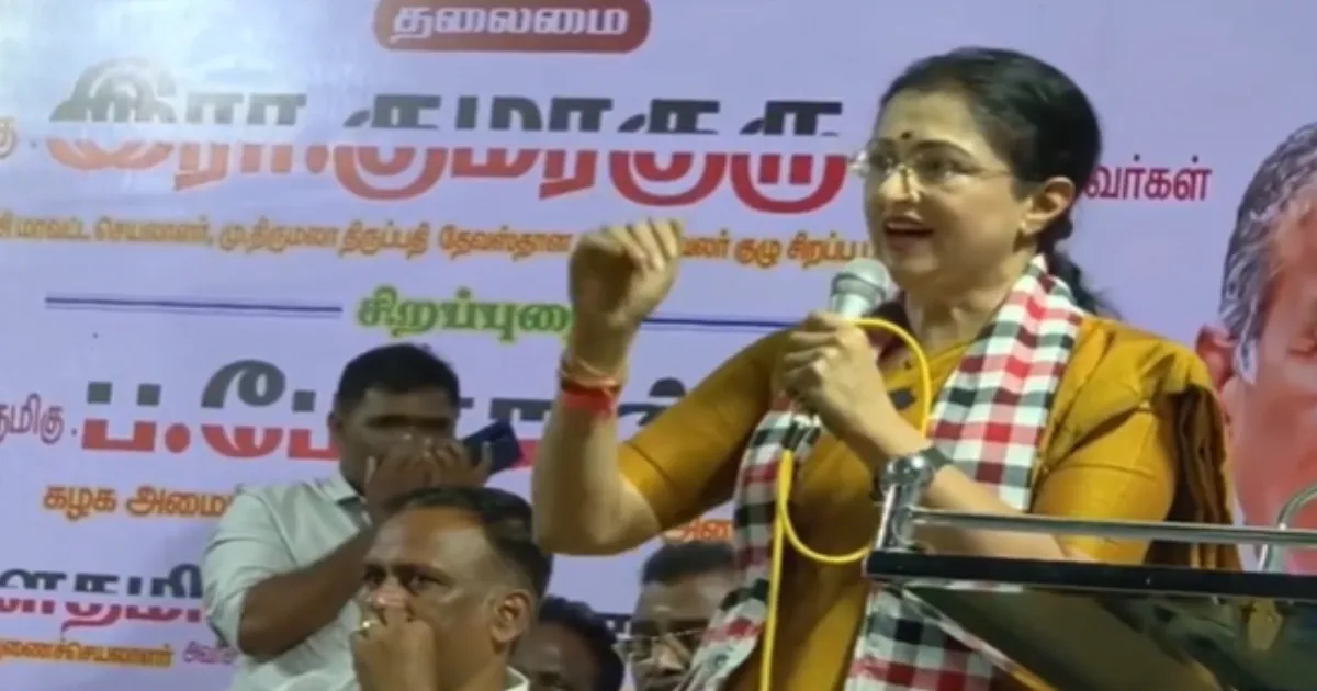 அதிமுக கூட்டத்தில் அவமானப்பட்ட நடிகை கெளதமி...  மேடையிலேயே மனம் நொந்து சொன்ன அந்த வார்த்தையால் பரபரப்பு...!