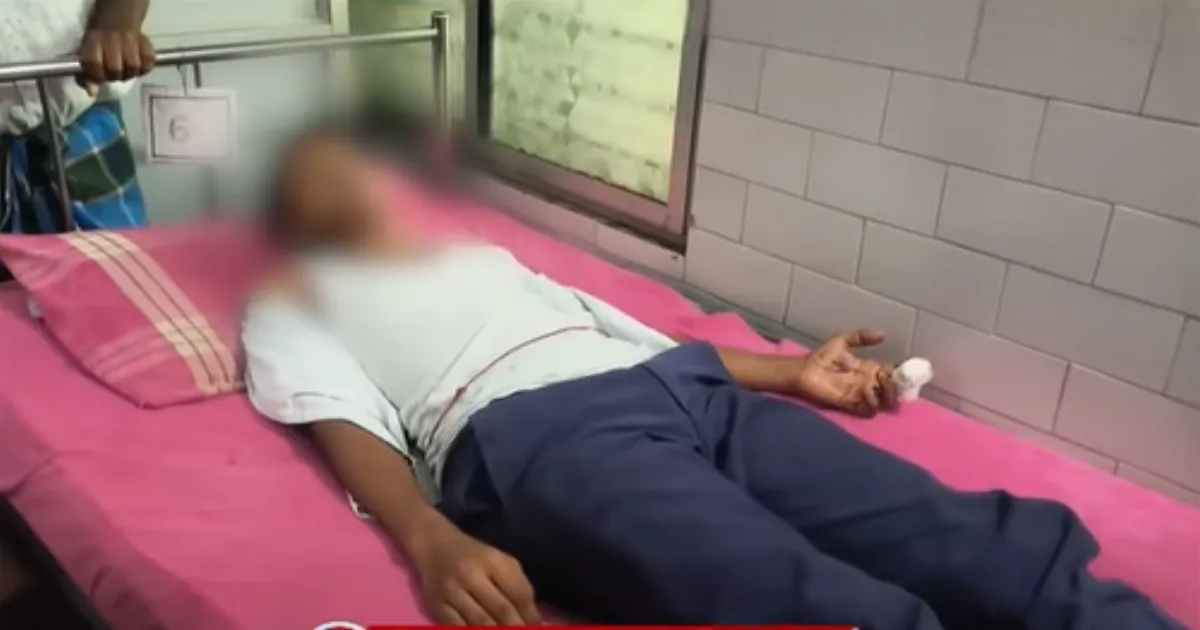 #BREAKING கீ செயினில் மறைத்திருந்த மர்மம்... ஆரணியில் பள்ளி மாணவனுக்கு கத்திக்குத்து...!