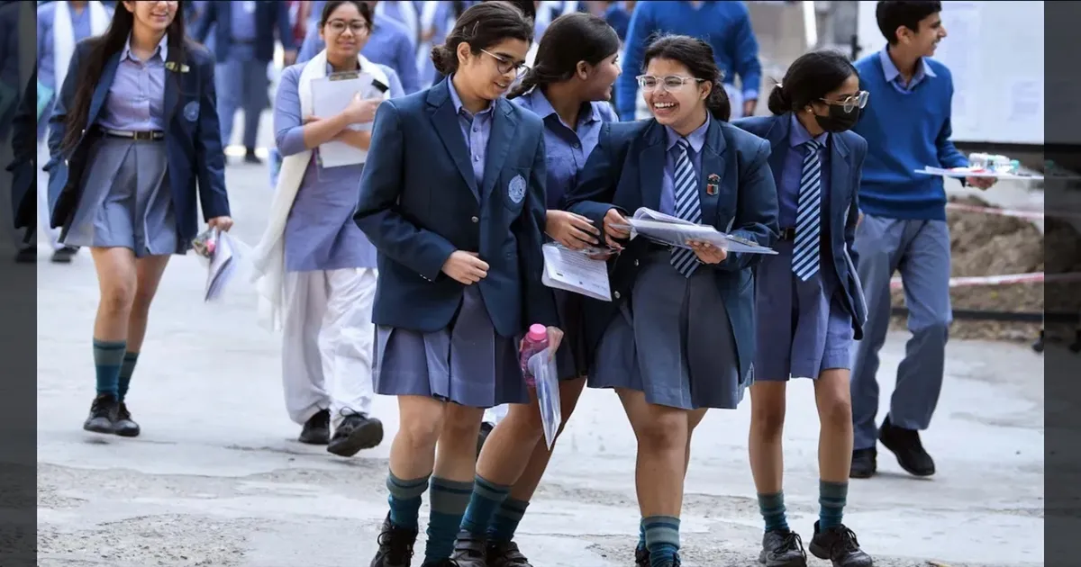 இனி BOOK-ஐ பார்த்து EXAM எழுதலாம்!! CBSE திட்டத்தால் ஸ்டூடன்ஸ் ஹாப்பி அண்ணாச்சி!!