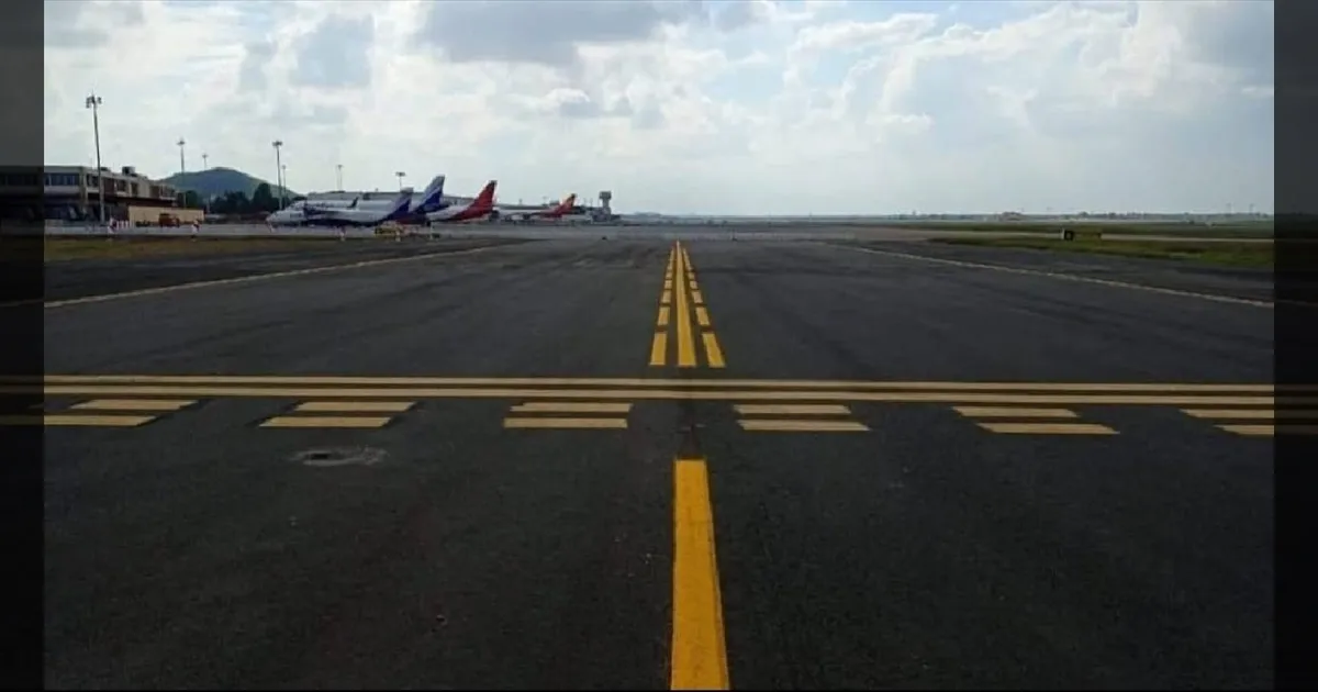 “பயணிகள் கவனத்திற்கு!” சென்னை விமான நிலையத்தின் ஓடுபாதை மூடல்! விமான சேவைகள் பாதிக்கும் அபாயம்?