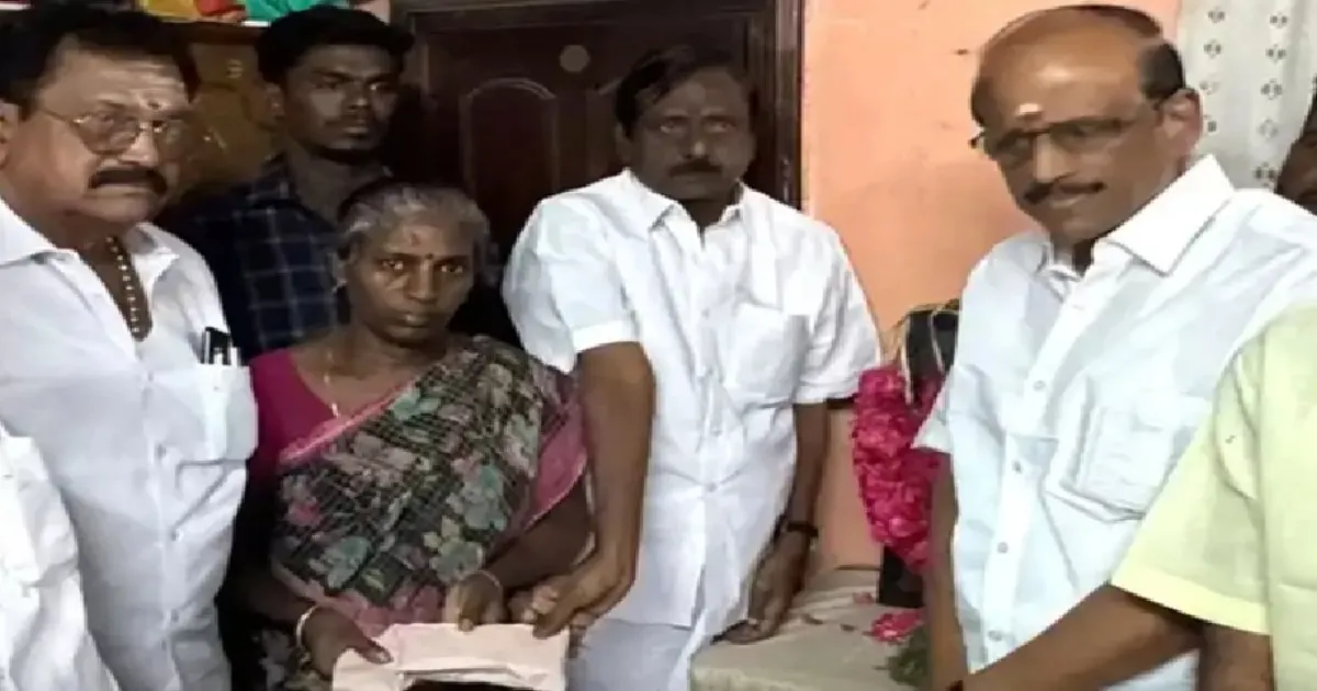 அஜித்குமார் குடும்பத்துக்கு ரூ.1 லட்சம்... நேரில் சென்று ஆறுதல் தெரிவித்த தமிழ் மாநில காங்கிரஸ்!!