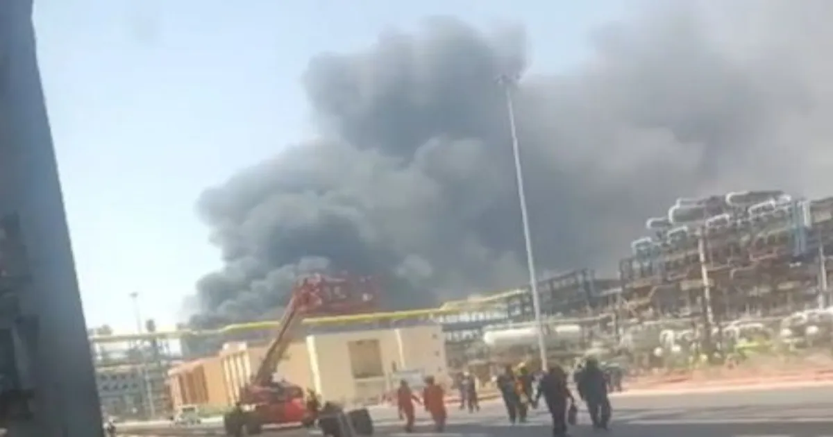 பிரதமர் மோடி பங்கேற்கவிருந்த திறப்பு விழாவில் பயங்கரம்... ரூ.80 ஆயிரம் கோடியில் கட்டப்பட்ட பெட்ரோ கெமிக்கல் வளாகத்தில் தீ...! 