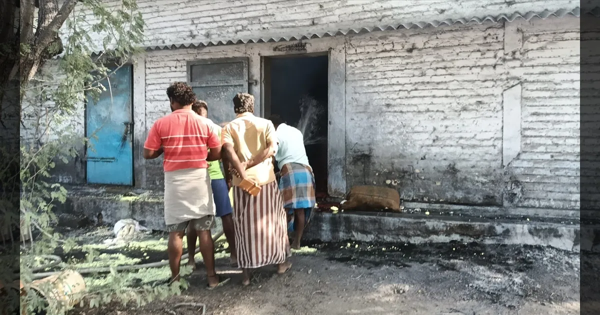 சாத்தூர் பட்டாசு ஆலையில் திடீர் தீ விபத்து... தொழிலாளி படுகாயம்; மீட்புப் பணி தீவிரம்!