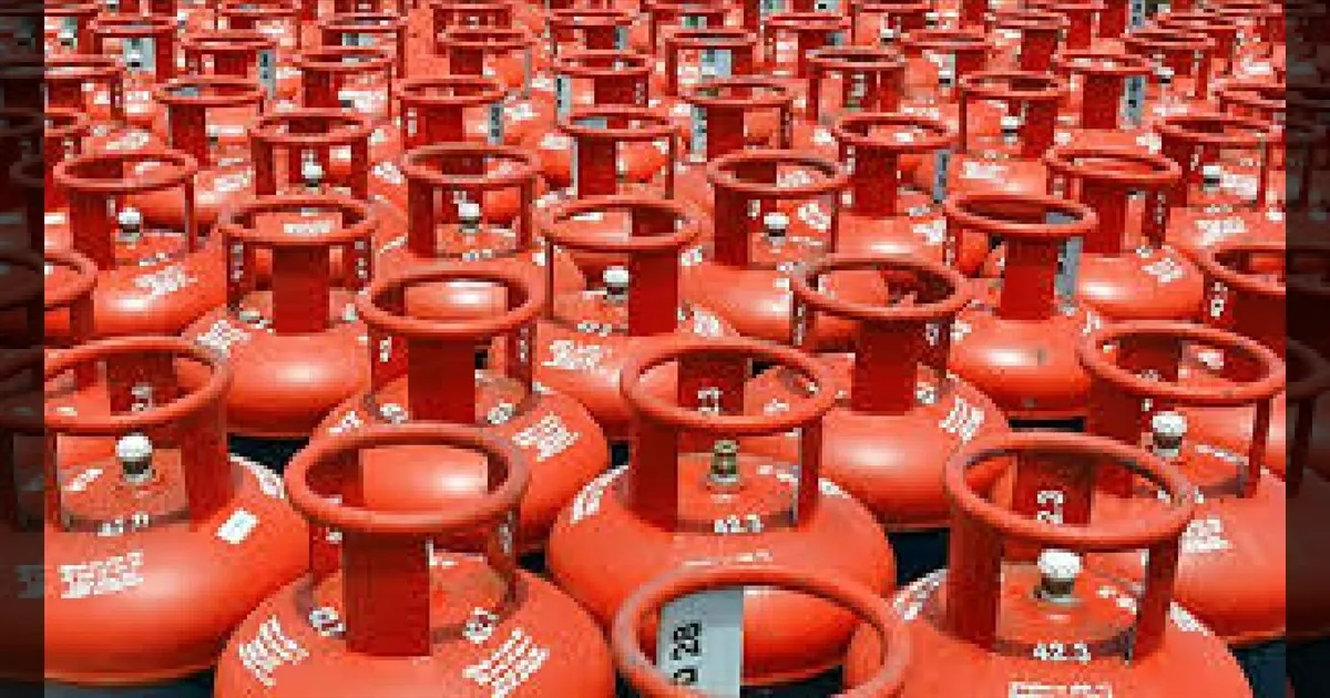 கேஸ் தட்டுப்பாட்டால் கல்லூரி விடுமுறை! கோவையில் மாணவர்கள் வீட்டிற்கு போக உத்தரவு!