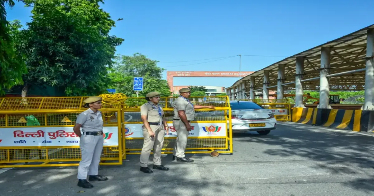 15,000 போலீஸ்... 200 துணை ராணுவப்படை - டெல்லியை டோட்டல் கன்ட்ரோலில் எடுத்த காவலர்கள்... காரணம் என்ன?