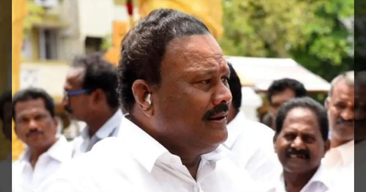 பத்து வருஷமா நீங்க தானே எம்.எல்.ஏ?! உங்ககிட்ட கேப்போம்! திண்டுக்கல் சீனிவாசனை சுத்துப்போட்ட மக்கள்!