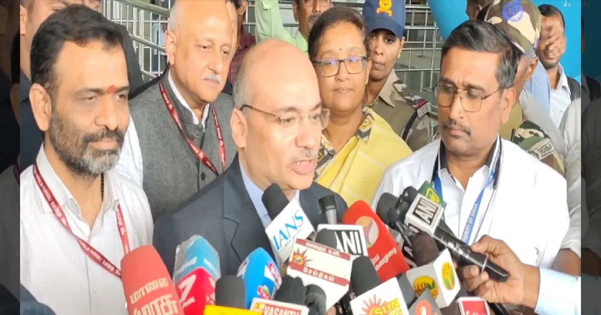 விரைவில் தேர்தல் தேதி அறிவிப்பு? சென்னை விமான நிலையத்தில் வந்து இறங்கிய 7 பேர் கொண்ட குழு!