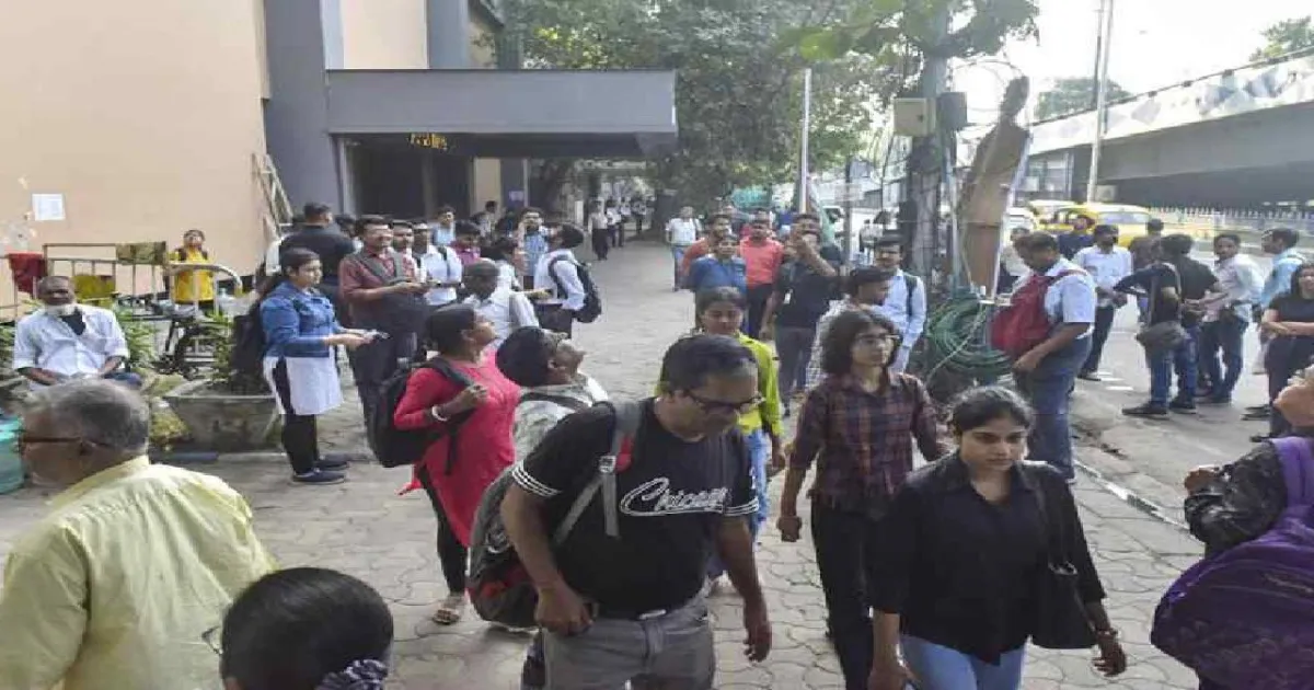 வங்கதேச நிலநடுக்கம்...! கொல்கத்தாவில் வலுவான நில அதிர்வு... பீதியில் மக்கள்!