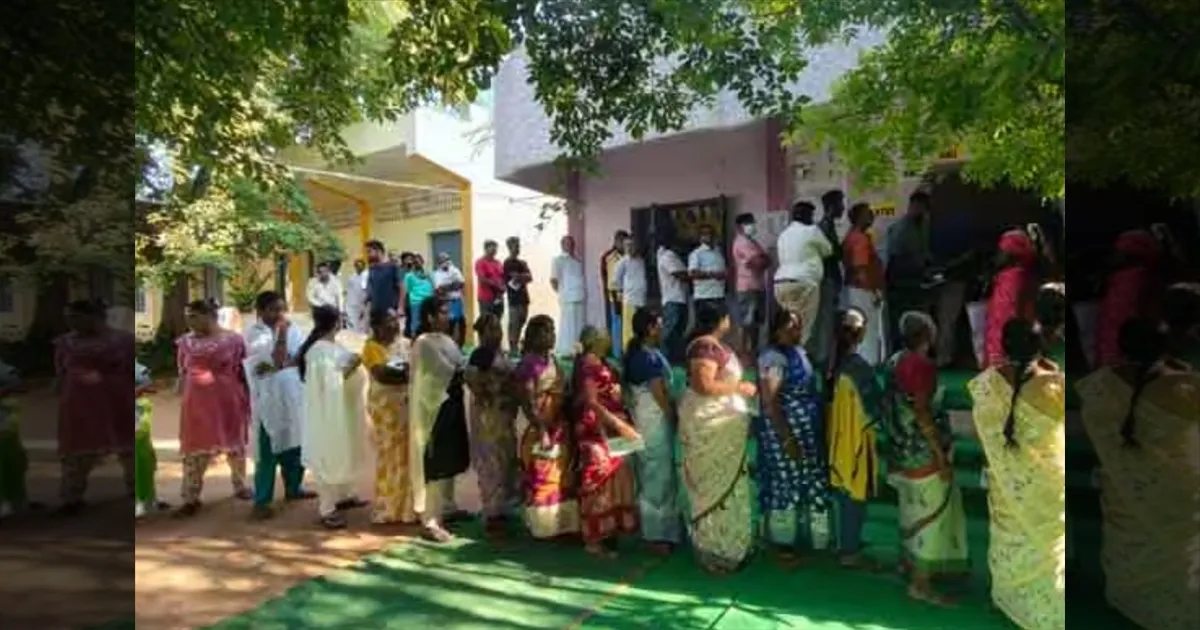 ஆரம்பமே சொதப்பல்! துவங்கியதுமே நிறுத்தப்பட்ட ஓட்டுப்பதிவு!! இயந்திர பழுதால் மக்கள் அவஸ்தை!