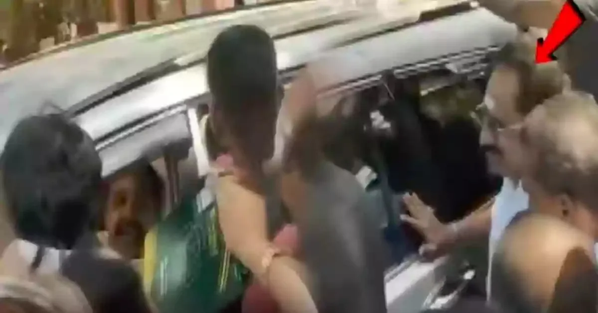 “வேணாம்... காரில் ஏற வேண்டாம்...”  - செல்லூர் ராஜுக்கு ‘நோ’ சொன்ன எடப்பாடி பழனிசாமி...!