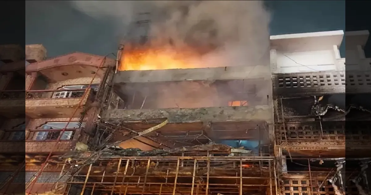 கொளுந்துவிட்டு எரிந்த அபார்ட்மெண்ட்!! அலறித்துடித்த உயிர்கள்! மனைவி, மகளுடன் தீயில் கருகிய இன்ஜினியர்!