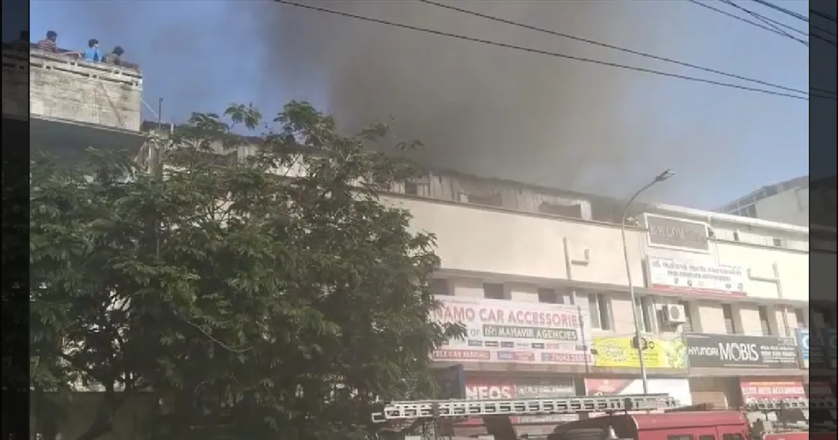 சென்னை அண்ணாசாலை பயங்கர தீவிபத்து! சொகுசு கார் உதிரிபாகங்கள் குடோன் எரிந்து நாசம்!