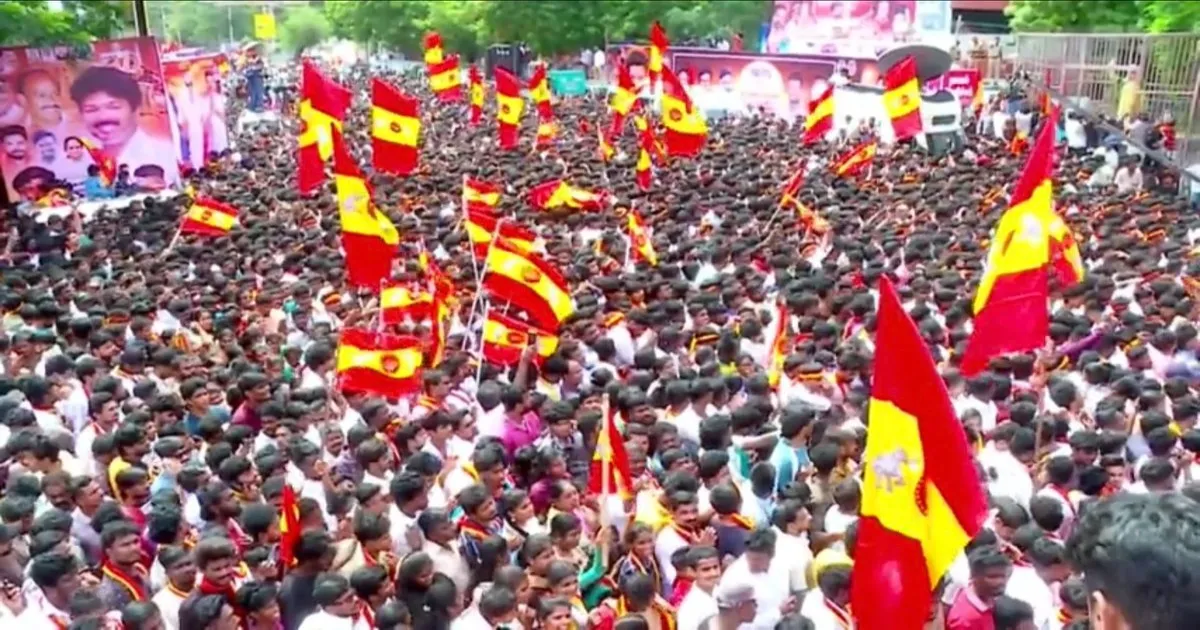 திரும்பிய திசையெல்லாம் போக்குவரத்து நெரிசல்... திடீர் கடையடைப்பு... விஜய் வருகையால் திணறும் திருச்சி....!