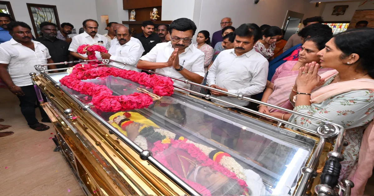 தாயார் இறந்த சோகத்தில் பிரேமலதா விஜயகாந்த்... முதல் ஆளாக நேரில் சென்று ஆறுதல் கூறிய முதலமைச்சர் மு.க.ஸ்டாலின்...!