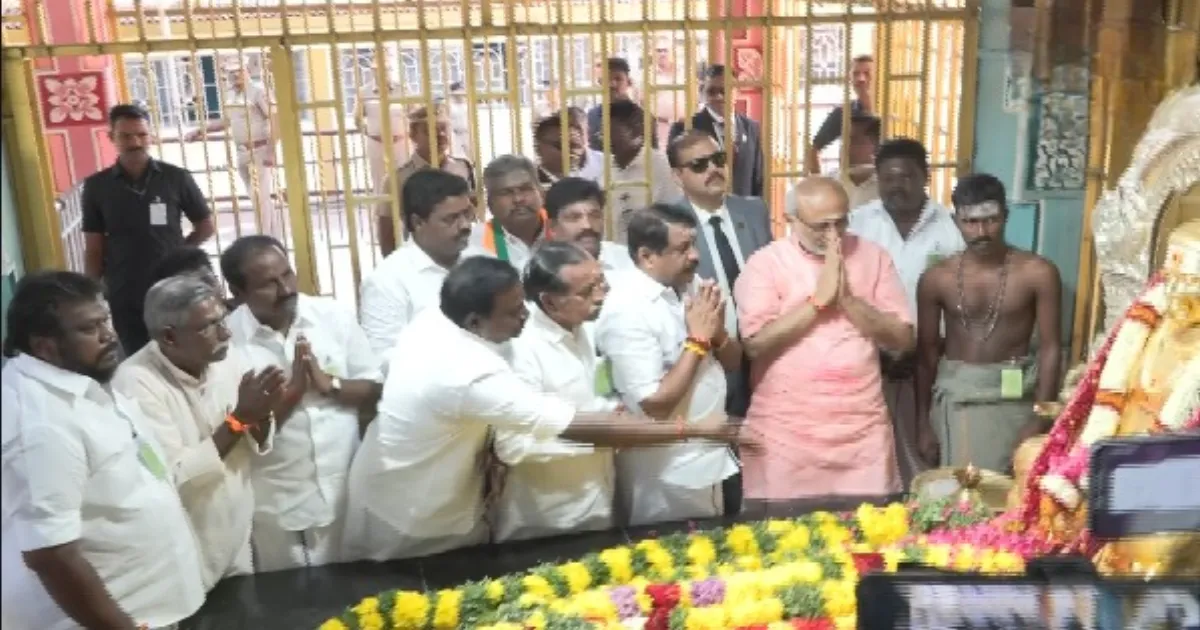 பசும்பொன்னில் குடியரசு துணைத் தலைவர் சி.பி.ராதாகிருஷ்ணன்... தேவர் நினைவிடத்தில் மலர் தூவி மரியாதை..!