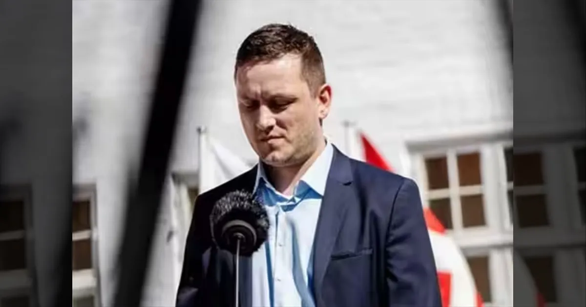 போருக்கு தயாரா இருங்க! வம்பிழுக்கும் அமெரிக்கா! படைகளை தயார் செய்யும் கிரீன்லாந்து! அதிகரிக்கும் பதட்டம்!