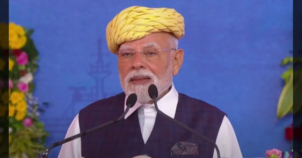 ரூ.34 ஆயிரம் கோடி! ஒளிரும் குஜராத்! புதிய திட்டங்களை துவக்கி வைத்தார் மோடி!